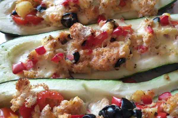 Zucchini halves stuffed with a colorful vegetable filling